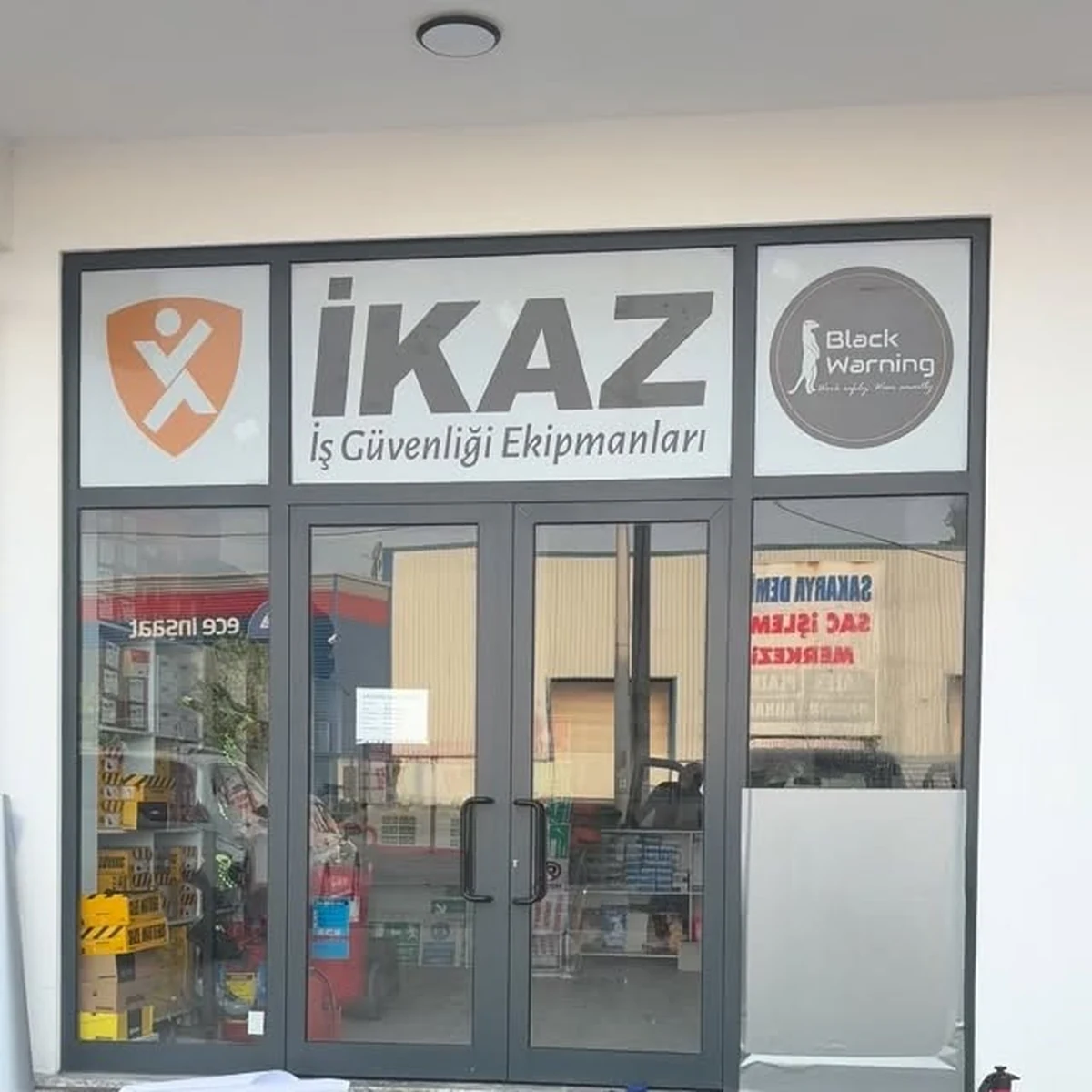 Tabela — İKAZ İş Güvenliği cam giydirme montajı